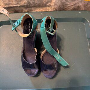 Women's Nine West Teal and Navy Patent Leather Espadrille.  Size 9.